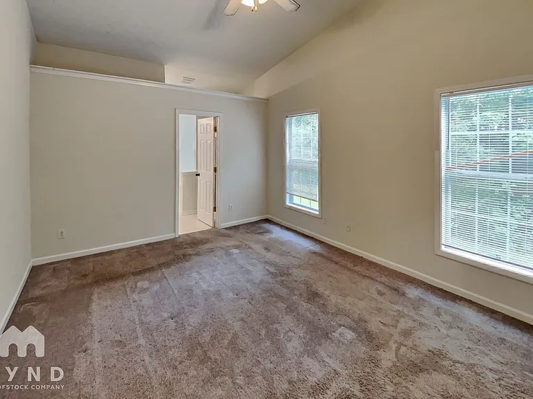 2494 Miller Oaks Cir — Photo 8