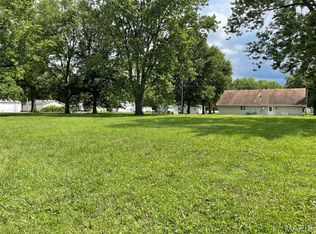 206 E Pocahontas Rd, Highland, IL 62249