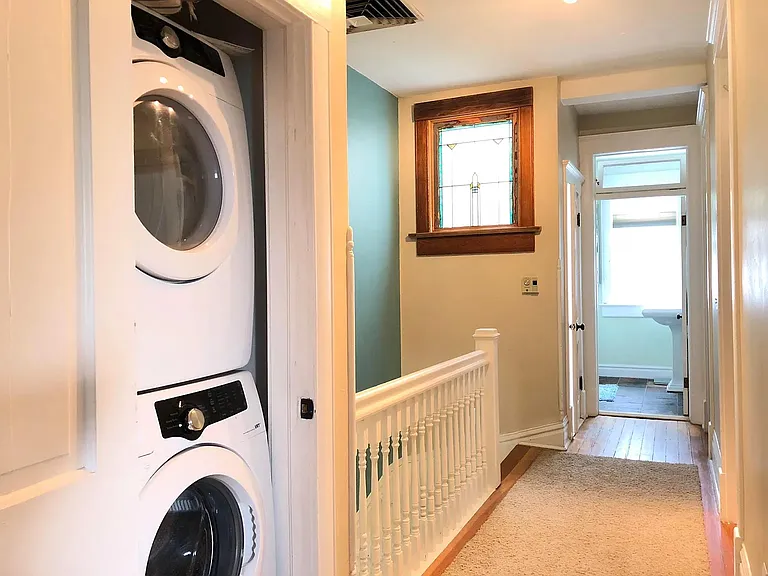 1421 Mapleton Ave — Photo 9
