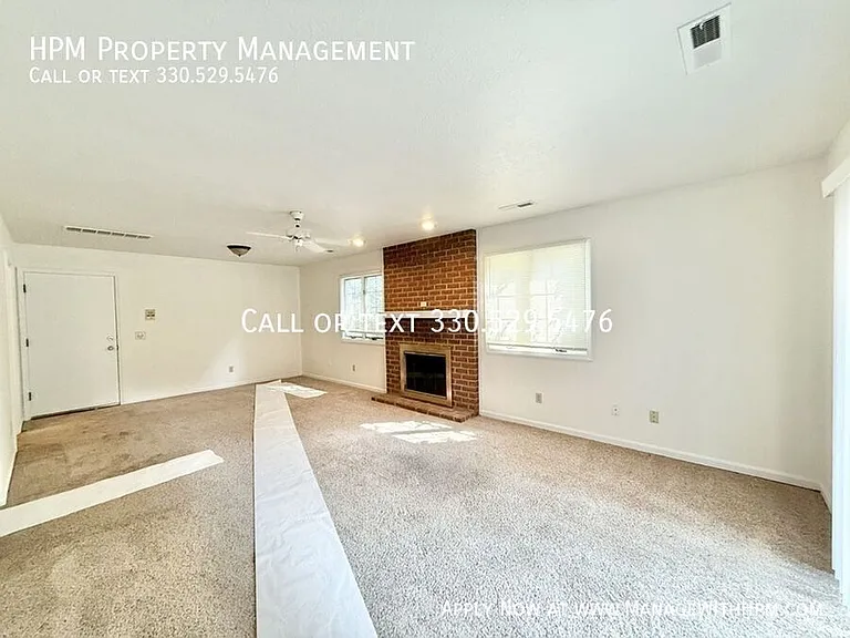 408 W Maple St #F — Photo 5