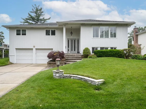 442 Old Courthouse Road, Manhasset Hills, NY 11040