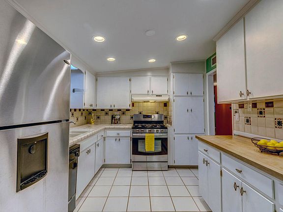 4th image of 4813 E Linden St