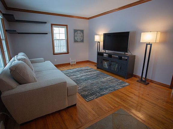  Living room from front door