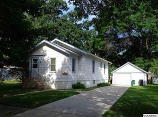 273 8th St, Tracy, MN 56175