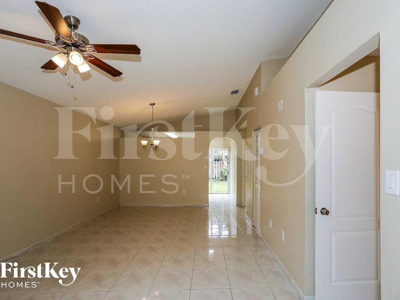 3 bed, 2.0 bath, 1147 sqft, $3,385 — Photo 3