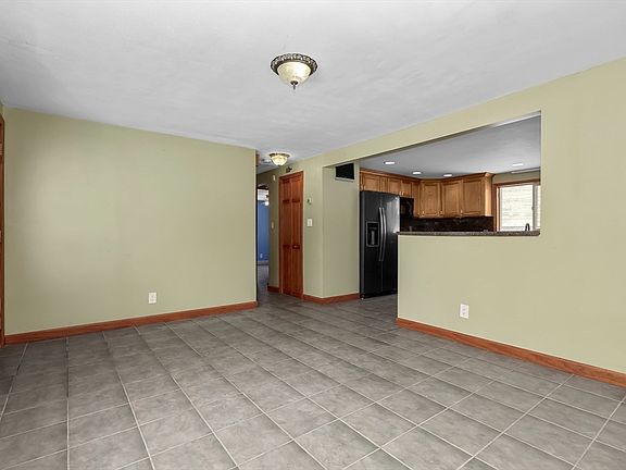 4th image of 329 N Main St