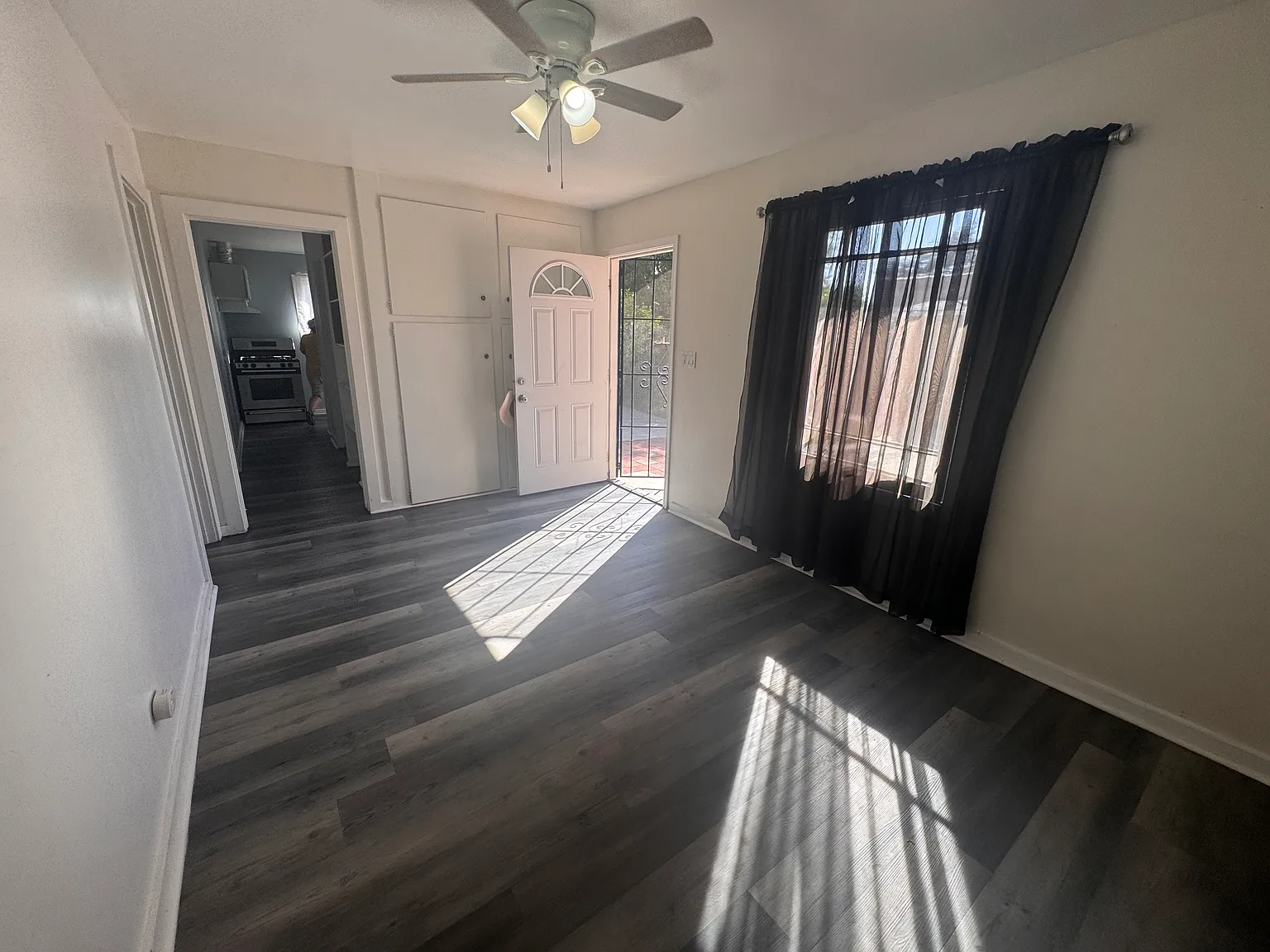3 bed, 1200 sqft, $2,650 — Photo 4