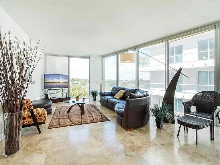 6305 Indian Creek Dr #5A — Photo 8