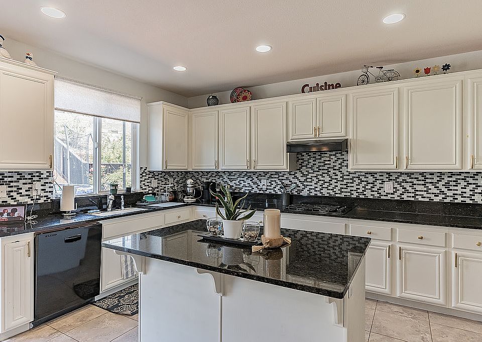2nd image of 2537 Amantea Way