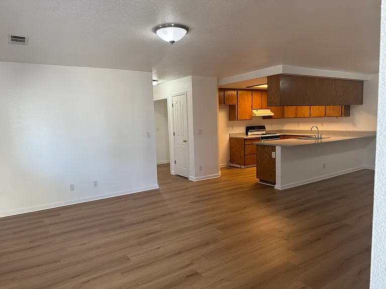1365 Howard Ct — Photo 10