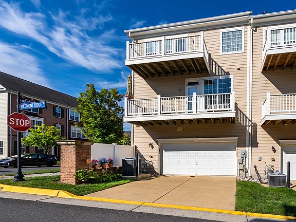 Dbl Balconies & 2 Car Garage