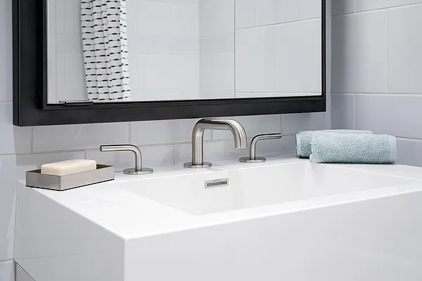 Rented by Extell Marketing Group LLC | media 6