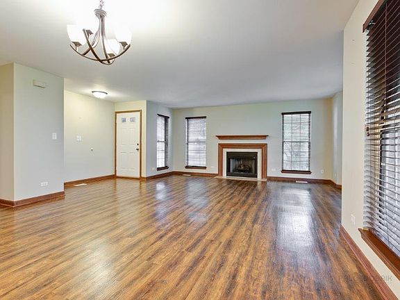5th image of 924 Ann Arbor Ln #0
