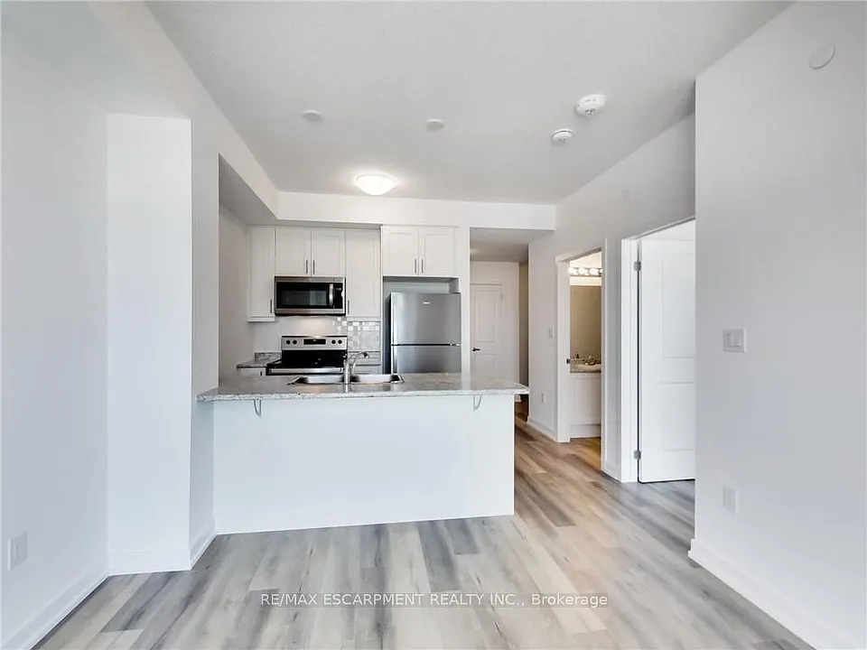 470 Dundas St E #1008