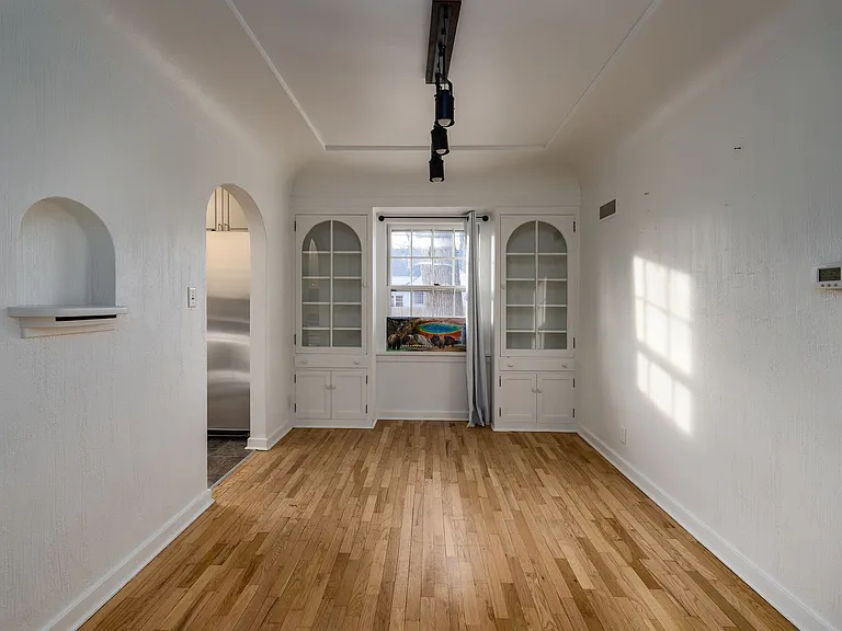 2208 Pine St — Photo 5