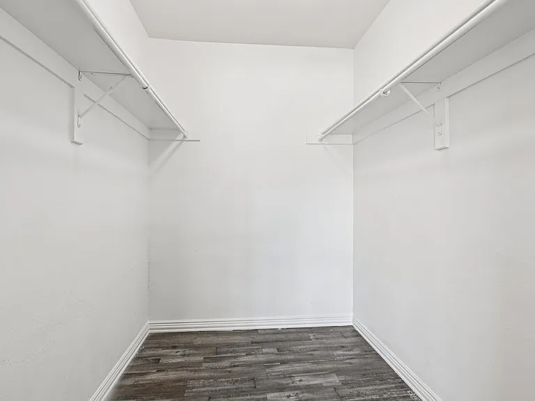 Timber Oaks Apartments — Photo 13