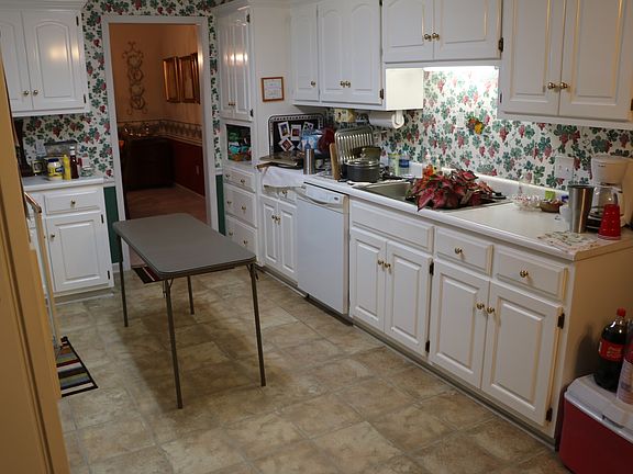 2nd image of 1021 Bradford Way