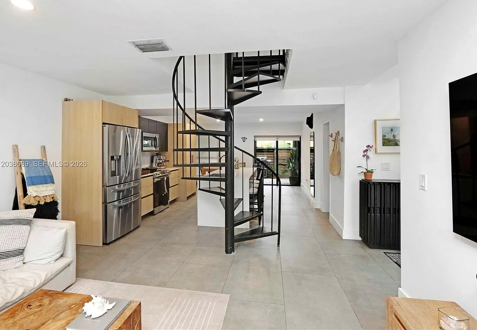 2 bed, 2.5 bath, 1156 sqft, $5,300 — Photo 1