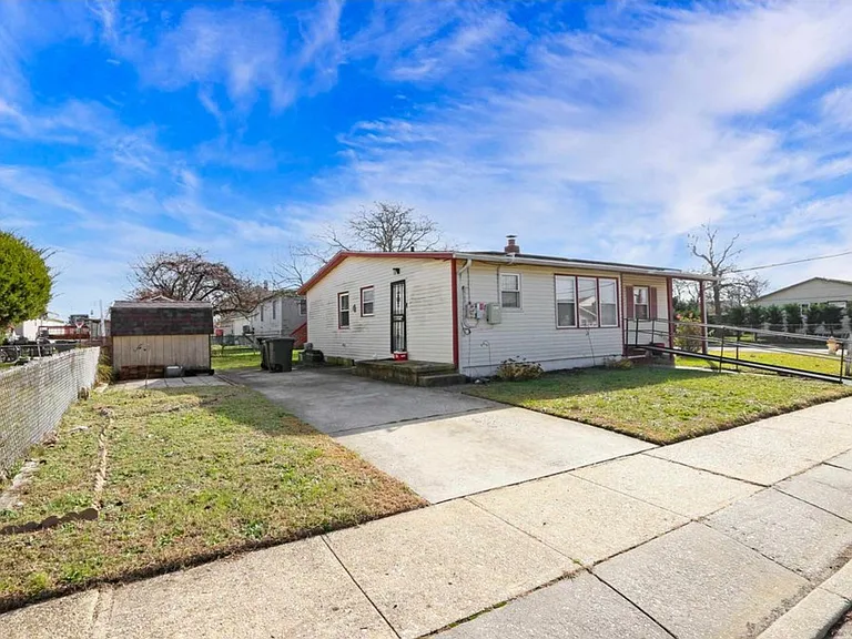 2040 Hamilton Ave — Photo 2