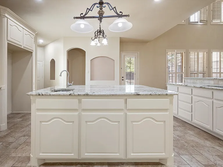 10941 Yorkshire Ln — Photo 13