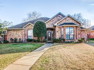 1532 Treeline Dr, Desoto, TX 75115