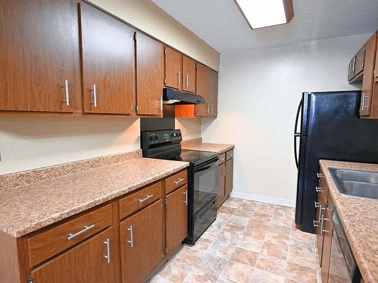 3260 Raven Oaks Dr — Photo 2