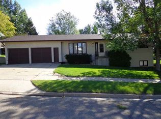 804 Bryan Trl, Mandan, ND 58554