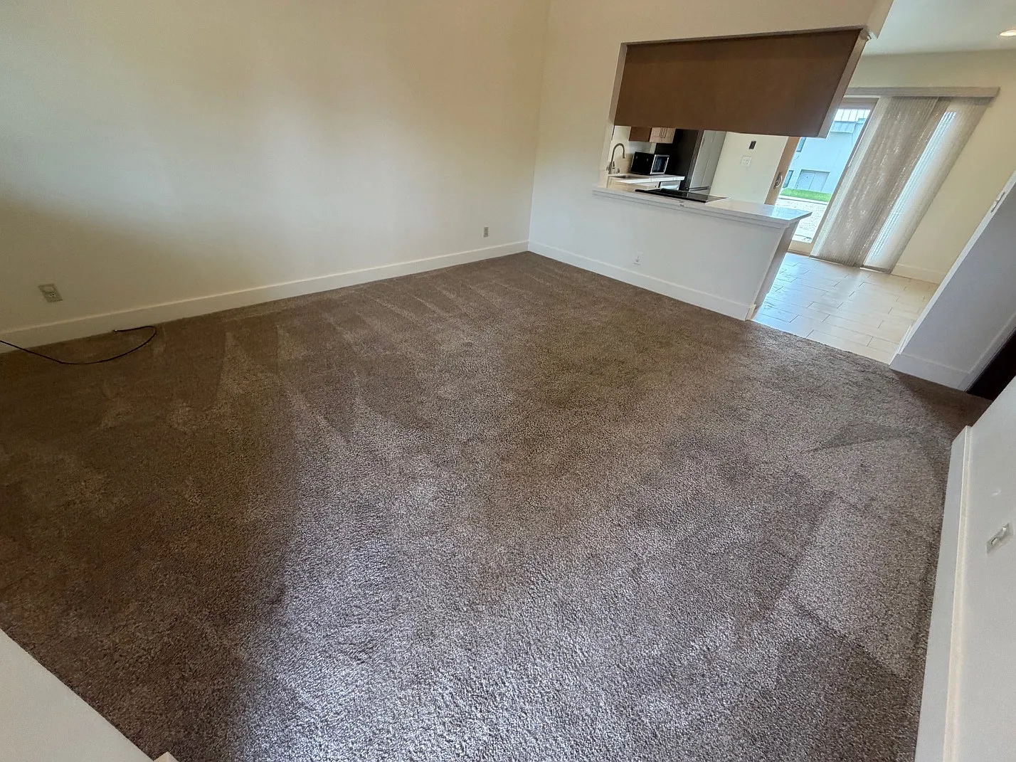 Charming and updated 2 bdrm, 1 bth apartment walking to downtown! — Photo 2