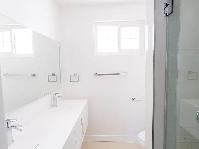 835 S Sherbourne Dr #12 — Photo 5