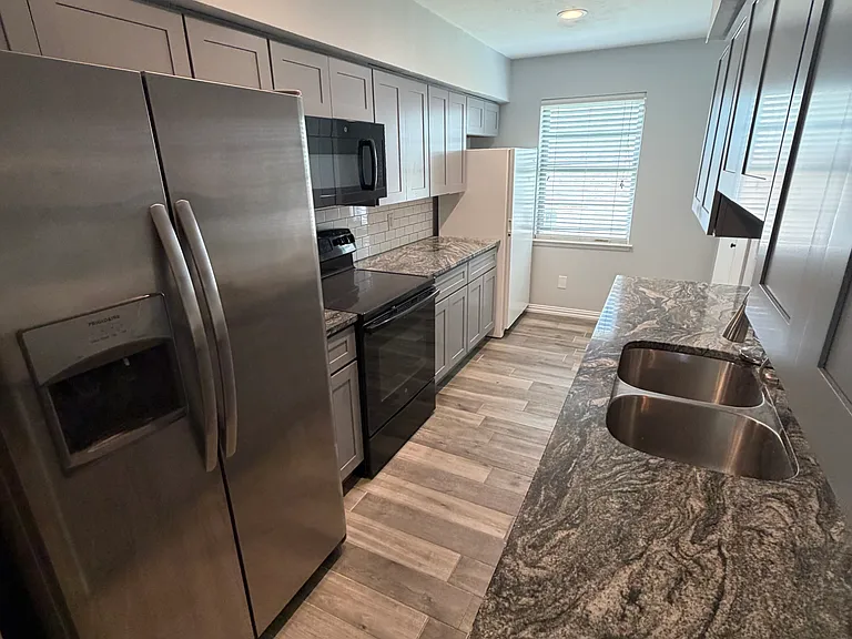 715 Kindred Ln — Photo 26