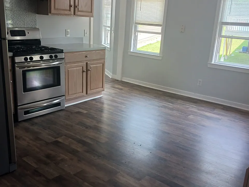 Kitchen (angle 1)