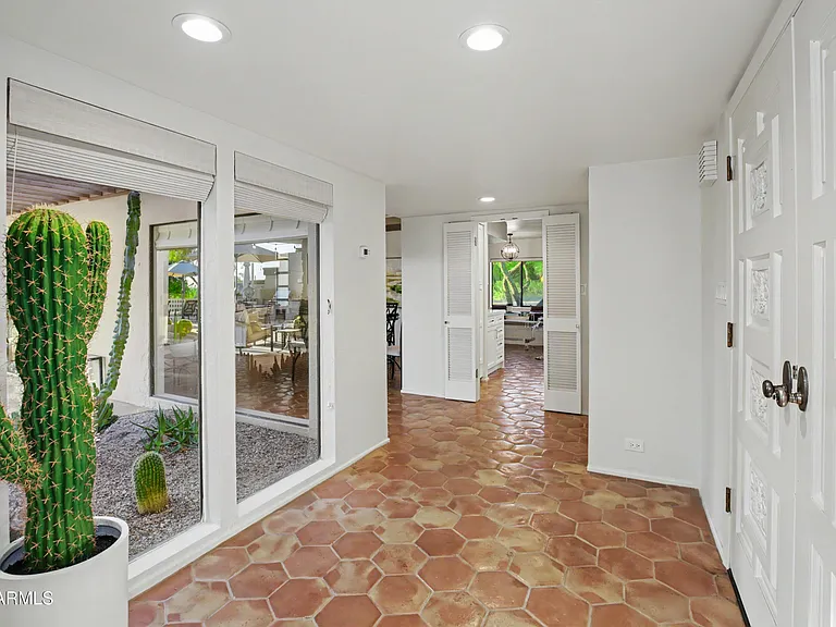 1049 N Boulder Dr — Photo 5