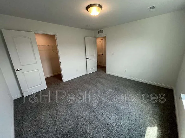 7073 Fowler Dr — Photo 15