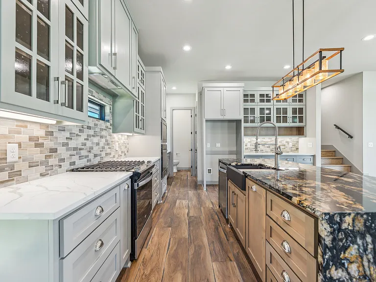 421 W Fort Worth St — Photo 16