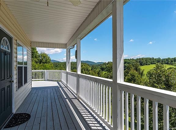 4th image of 286 Mountain Haven Dr