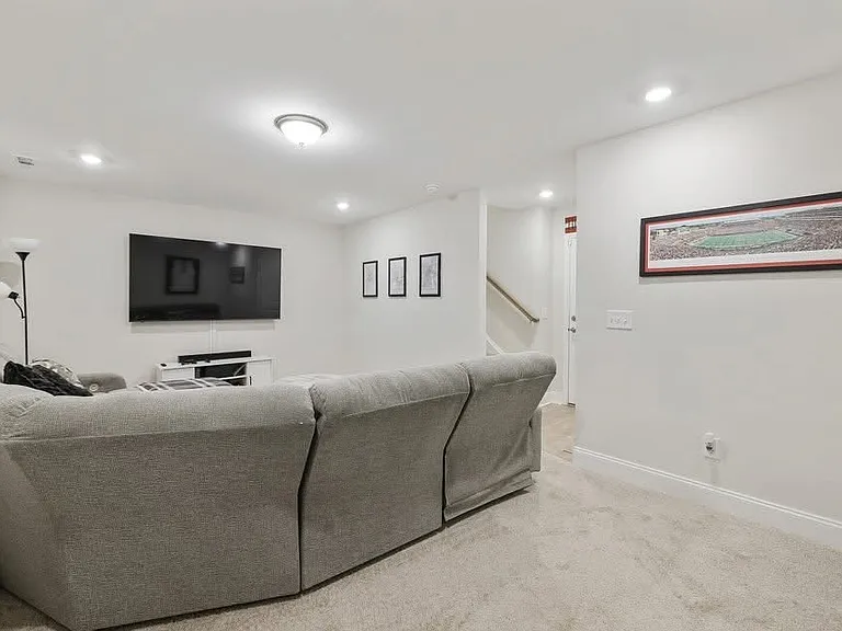 362 Savoy Loop — Photo 4