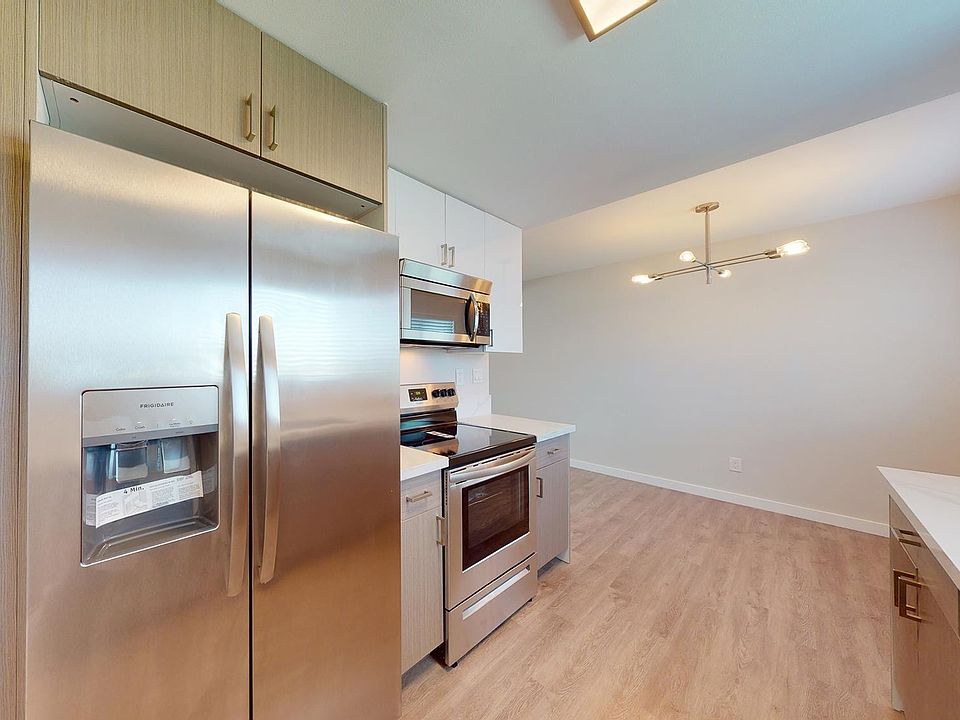 All new stainless steel appliances, including ice maker on the refrigerator.
