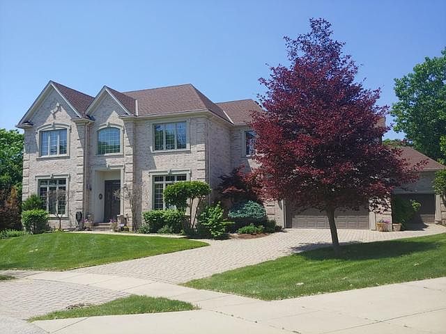 1st image of 290 Lexington Ct
