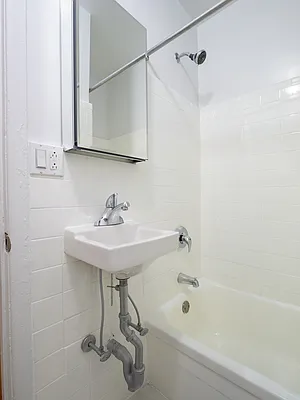 Rented by City Connections Realty | media 14