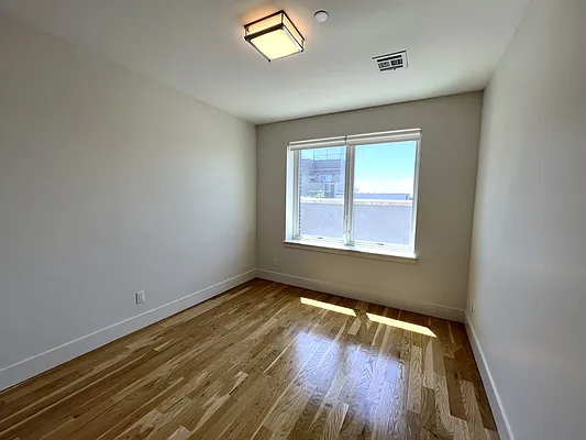 Rented by Akam Sales and Brokerage | media 20