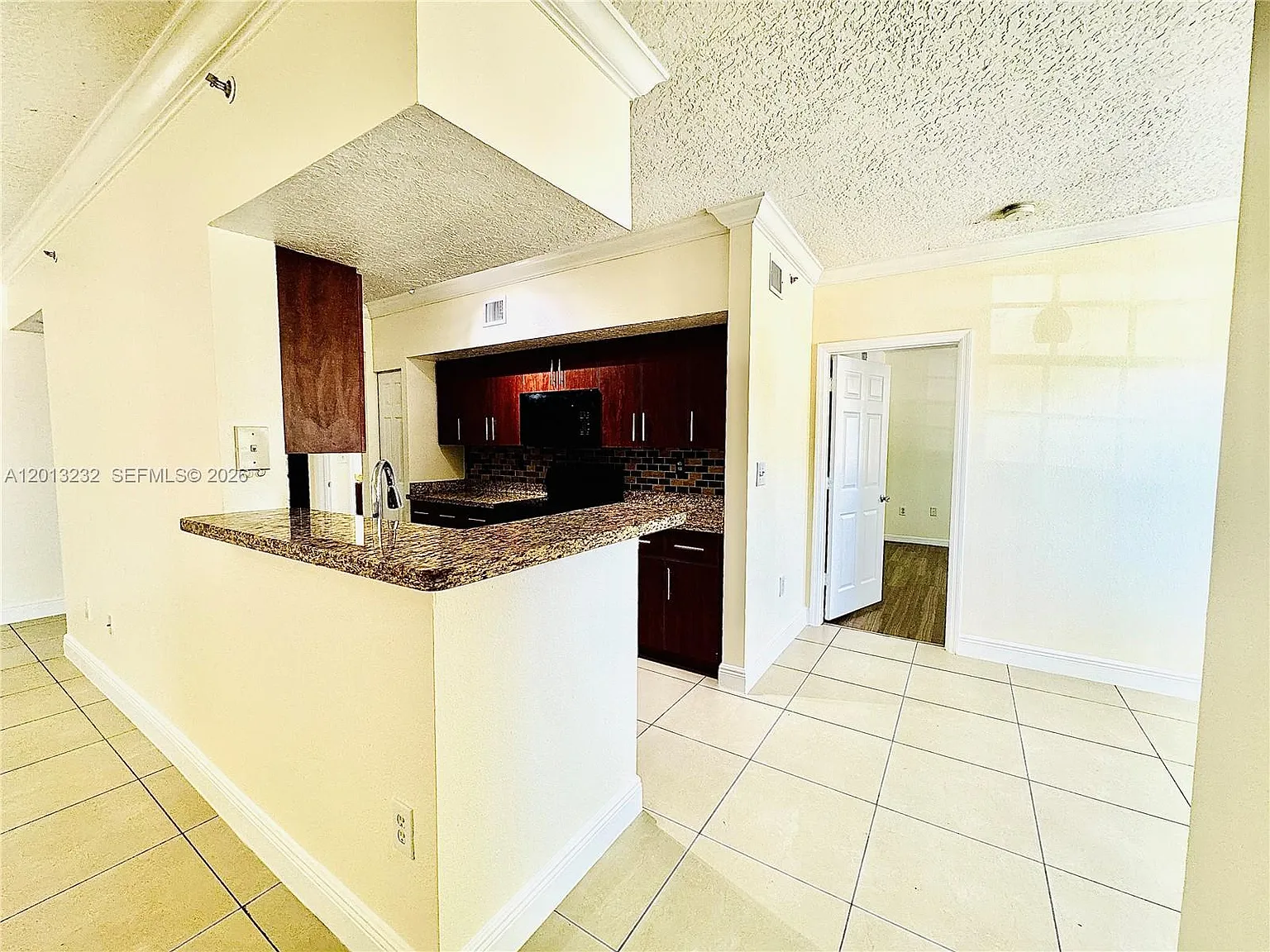 Marquesa Condo — Photo 2