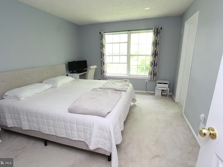 6 Halstead Pl — Photo 17