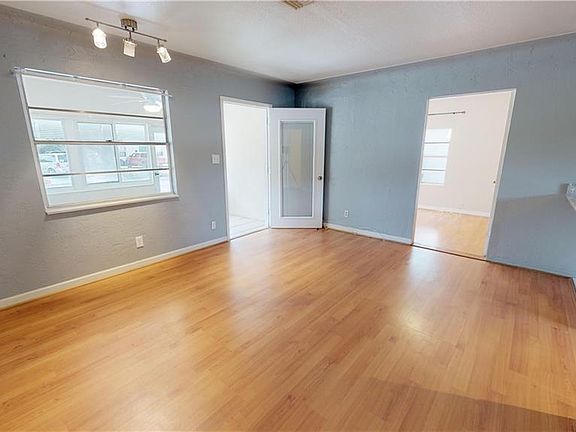 3rd image of 1829 30th Ave N