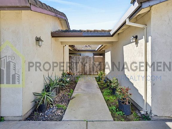 4th image of 8991 Fox Creek Dr #122