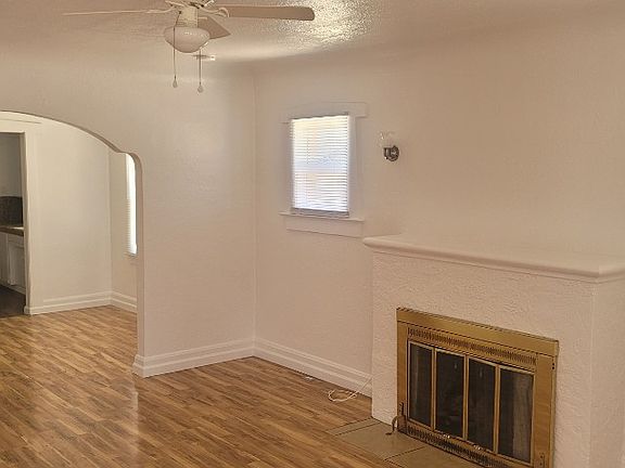 2nd image of 5942 W Myrtle Ave