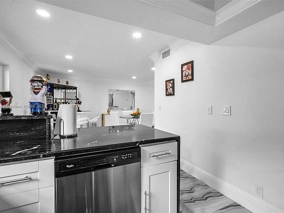 4th image of 835 NW 41st Ct #0