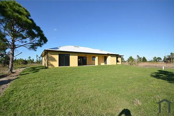 3 bed, 2601 sqft, $2,600 — Photo 3
