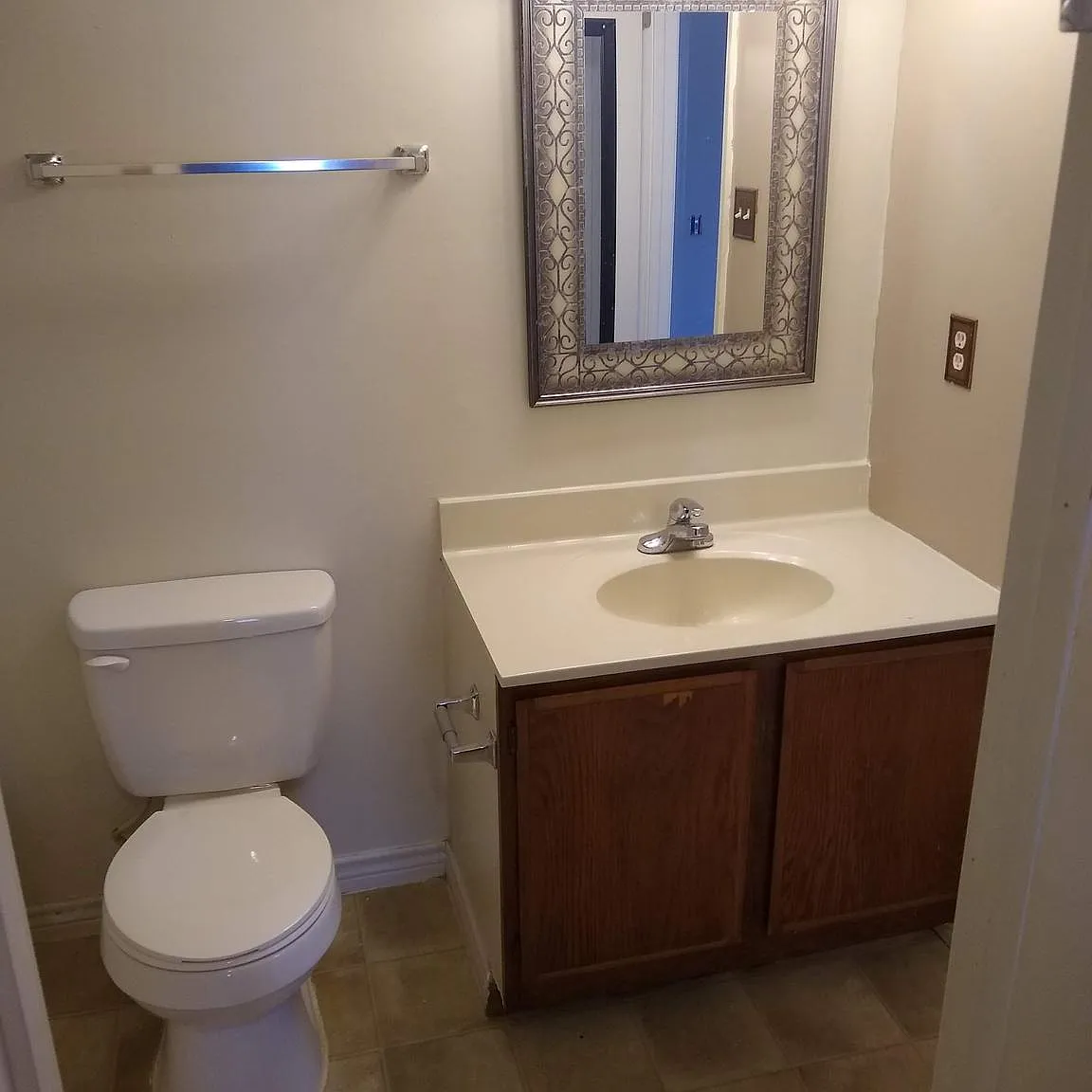 3 bed, 1.5 bath, 1056 sqft, $2,195 — Photo 4