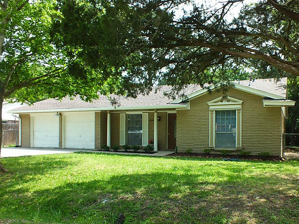Charming 3 bedroom 2 bath on over a quarter acre. This home is move-in ready with tile throughout th