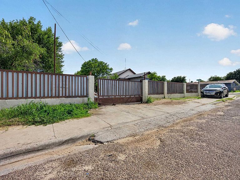 Listing photo 4